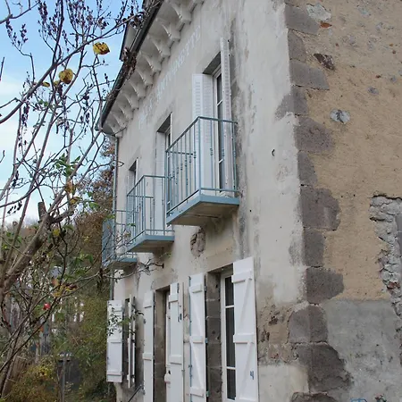 Antoinette * Saint-Nectaire
